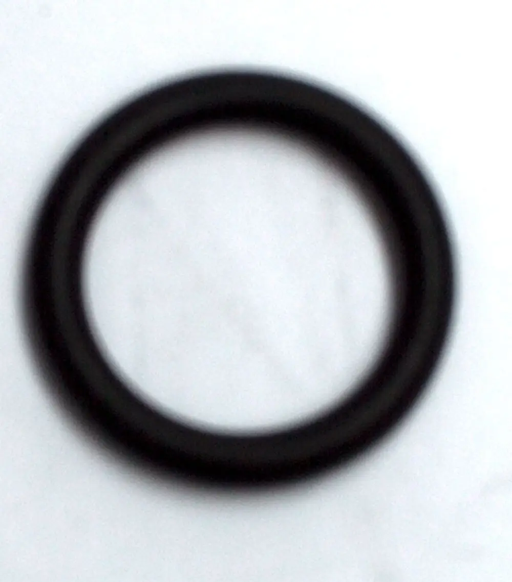 Schwarzer O-Ring mit runder Form auf hellem Hintergrund, geeignet für Anwendungen wie den Plattenwärmetauscher von Daikin für ROTEX GW bis Baujahr 2019.